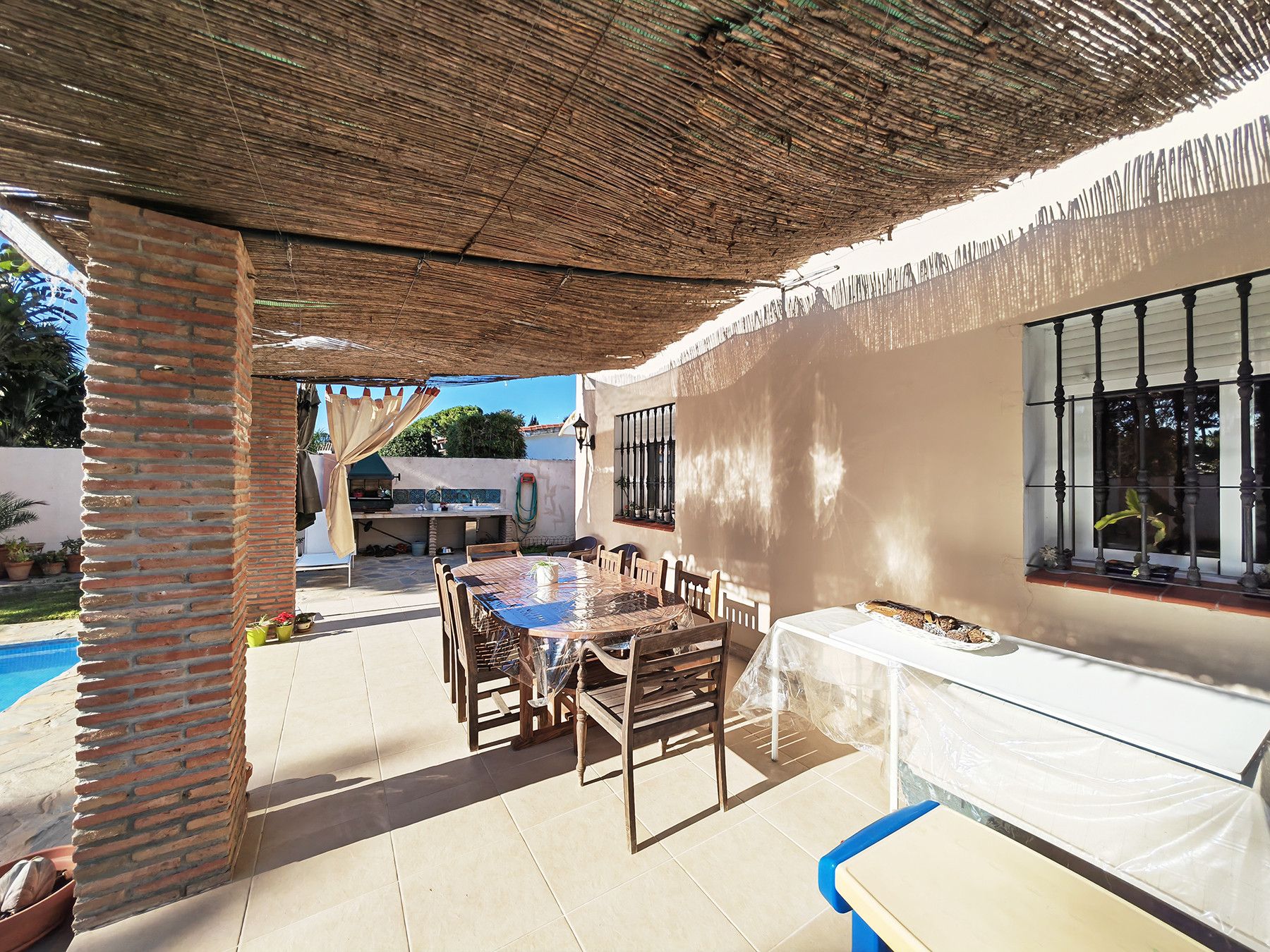 Amplia villa en venta con piscina privada en San Pedro de Alcántara