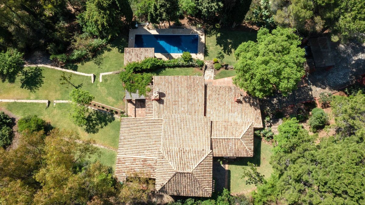 Villa for sale in Benahavis, Costa del Sol