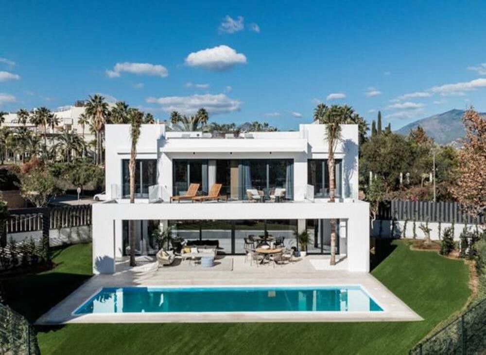 Villa for sale in Estepona, Costa del Sol