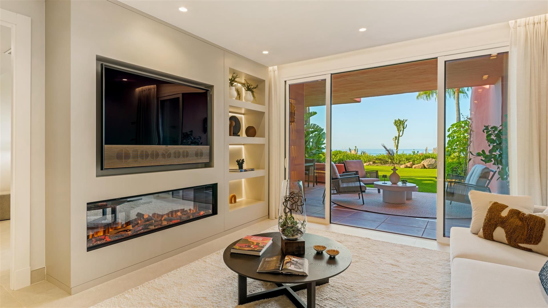 Luxury beachront apartment on the New Golden Mile of Estepona!
