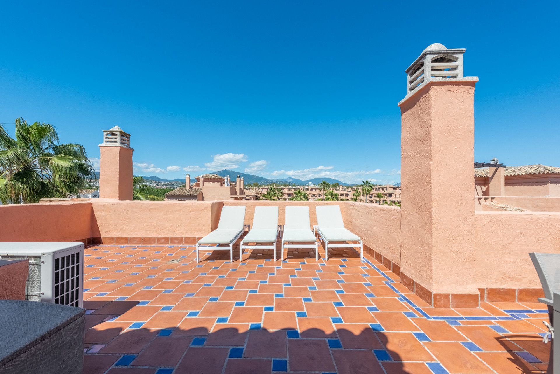 Great duplex penthouse in Hacienda del Sol, 200 meters from the beach!