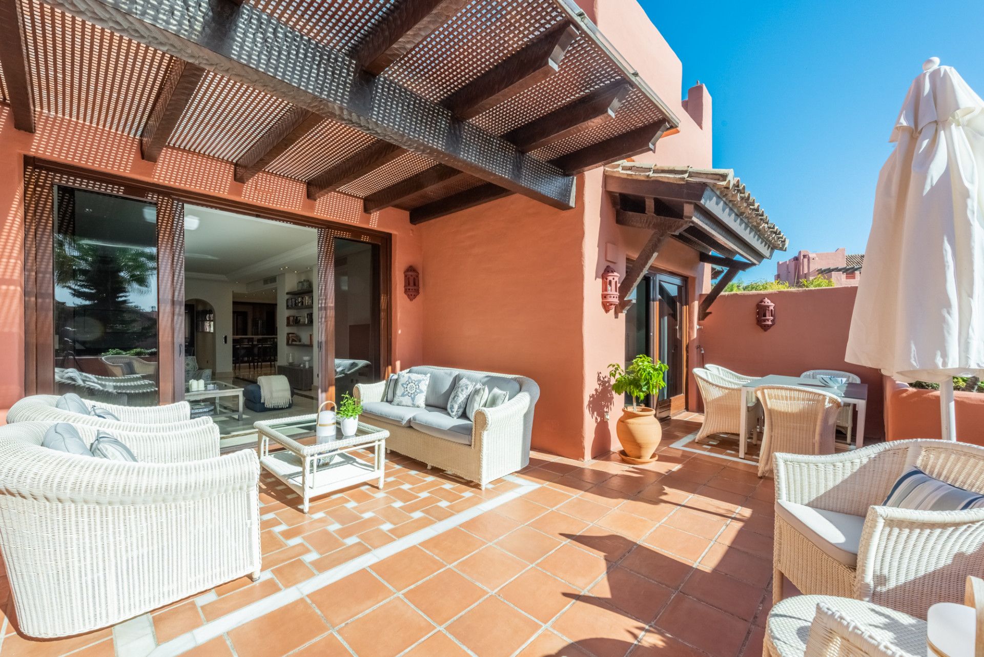 Fabulous penthouse in the beachfront luxury complex of Torre Bermeja on the New Golden Mile of Estepona!