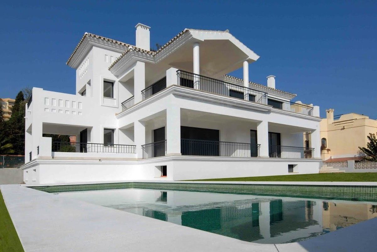 Villa en venta en Nueva Andalucia, Marbella