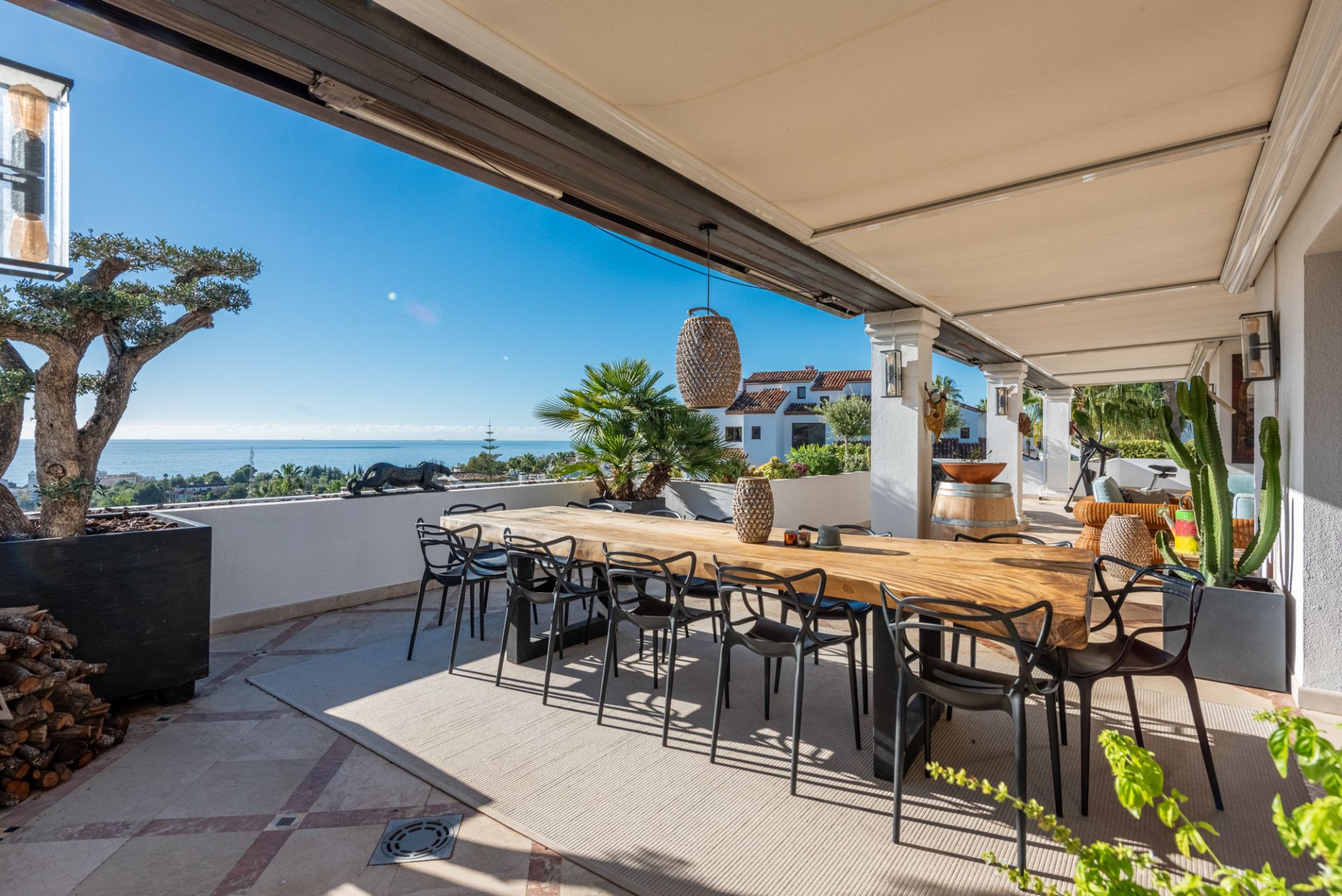 Amazing penthouse above Marbella town; ideal for cooking, winetasting and entertaining!