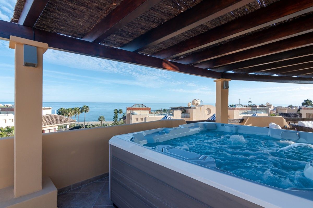 Beautiful penthouse with panoramic views, located 100 meters from the sandy beaches of Costalita!