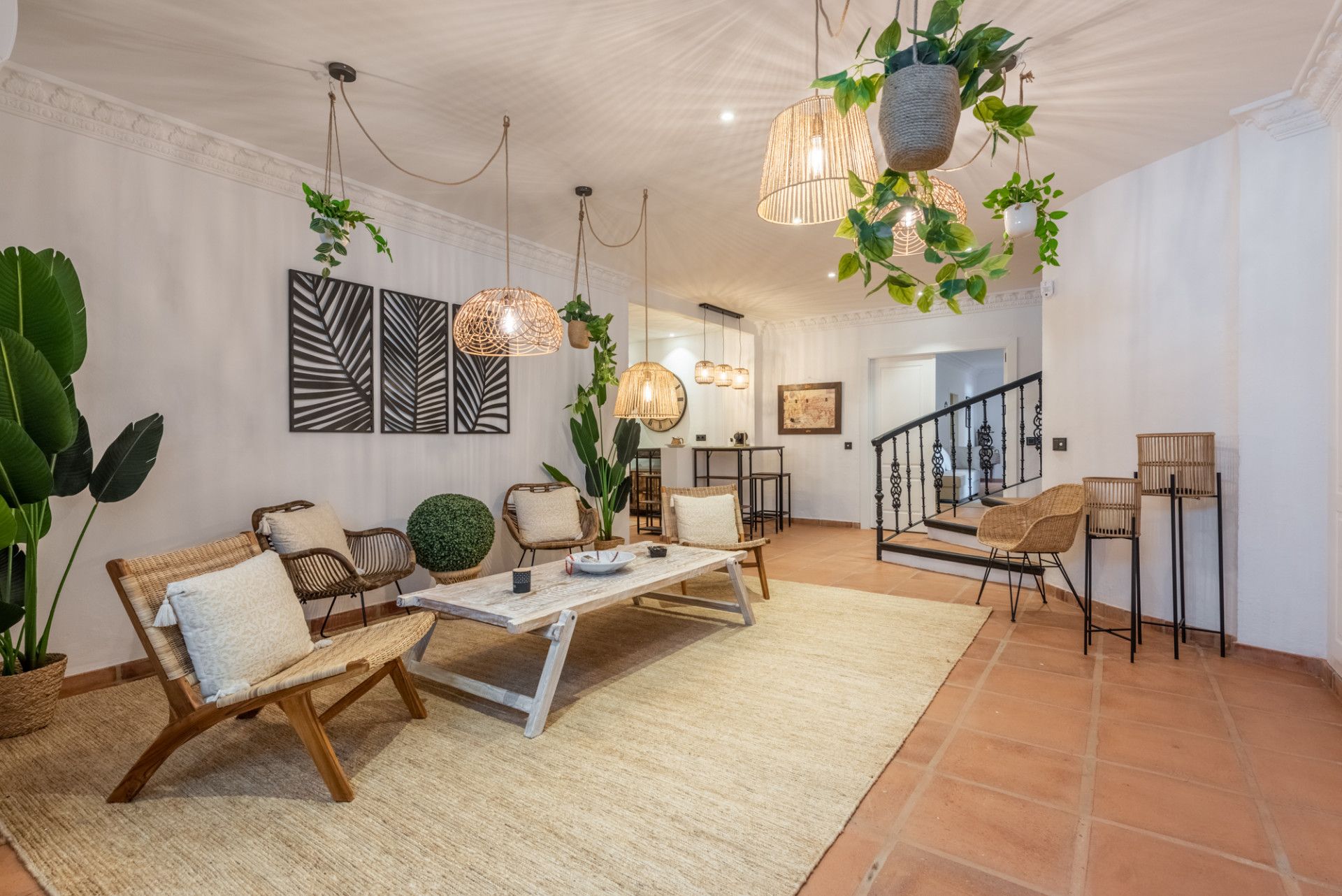 Villa única en El Paraíso Medio renovada en un estilo boho moderno. Ideal para una familia grande o incluso como B plagaamp;B.