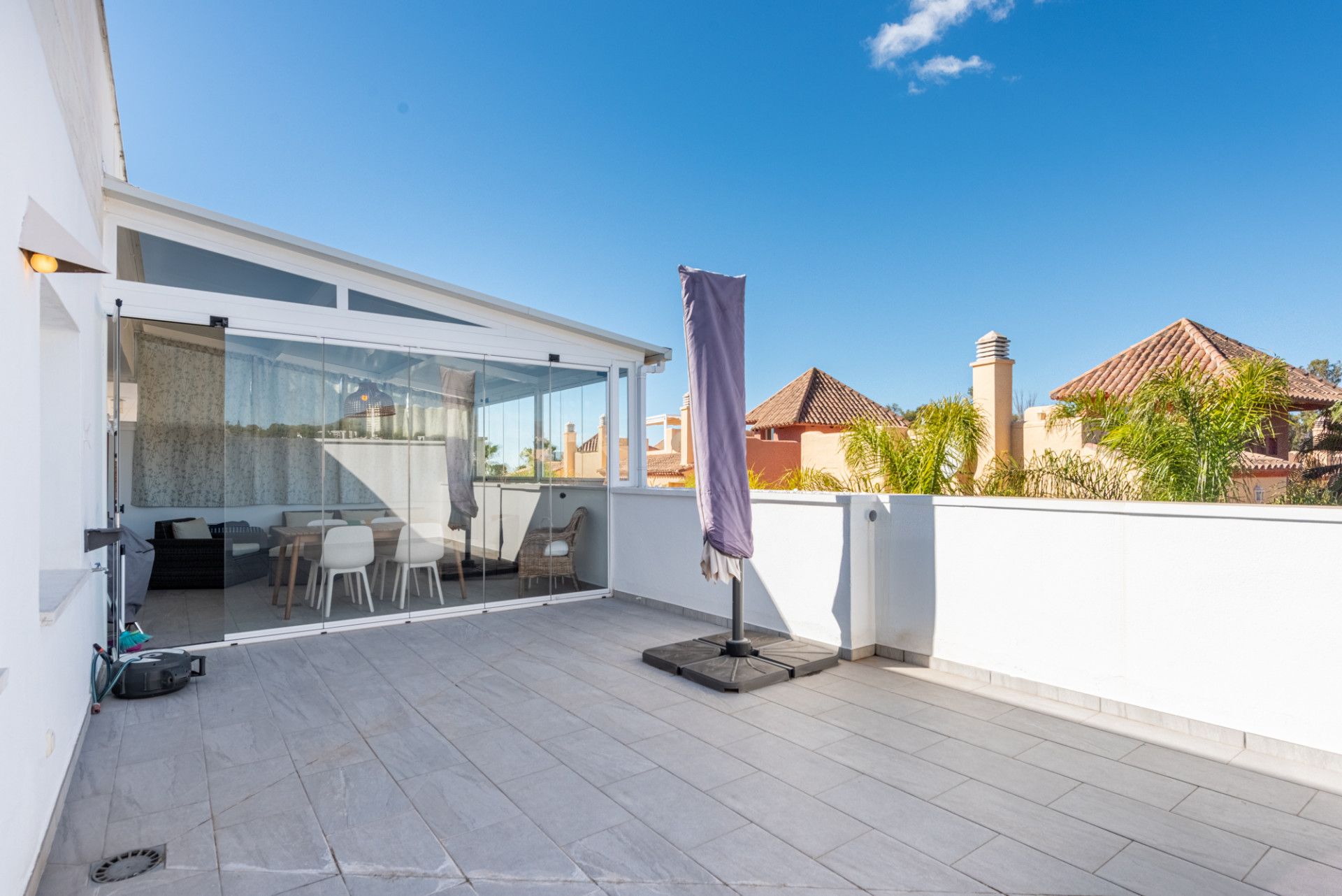 Attractive penthouse apartment with a large covered & open terrace close to the beach and to Puerto Banus!