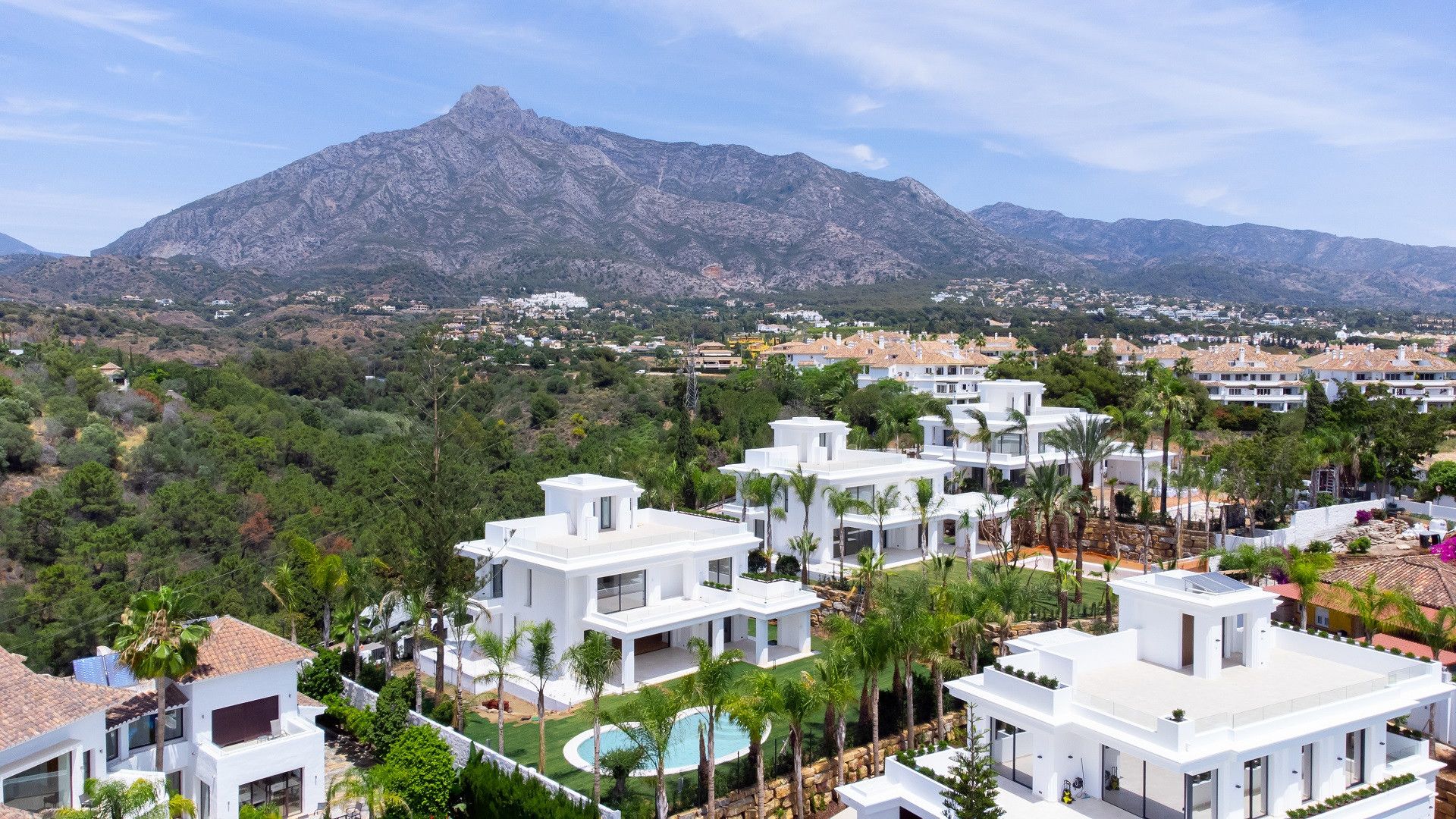 EXCLUSIVAS VILLAS INDEPENDIENTES EN CLUB LOMAS DE MARBELLA