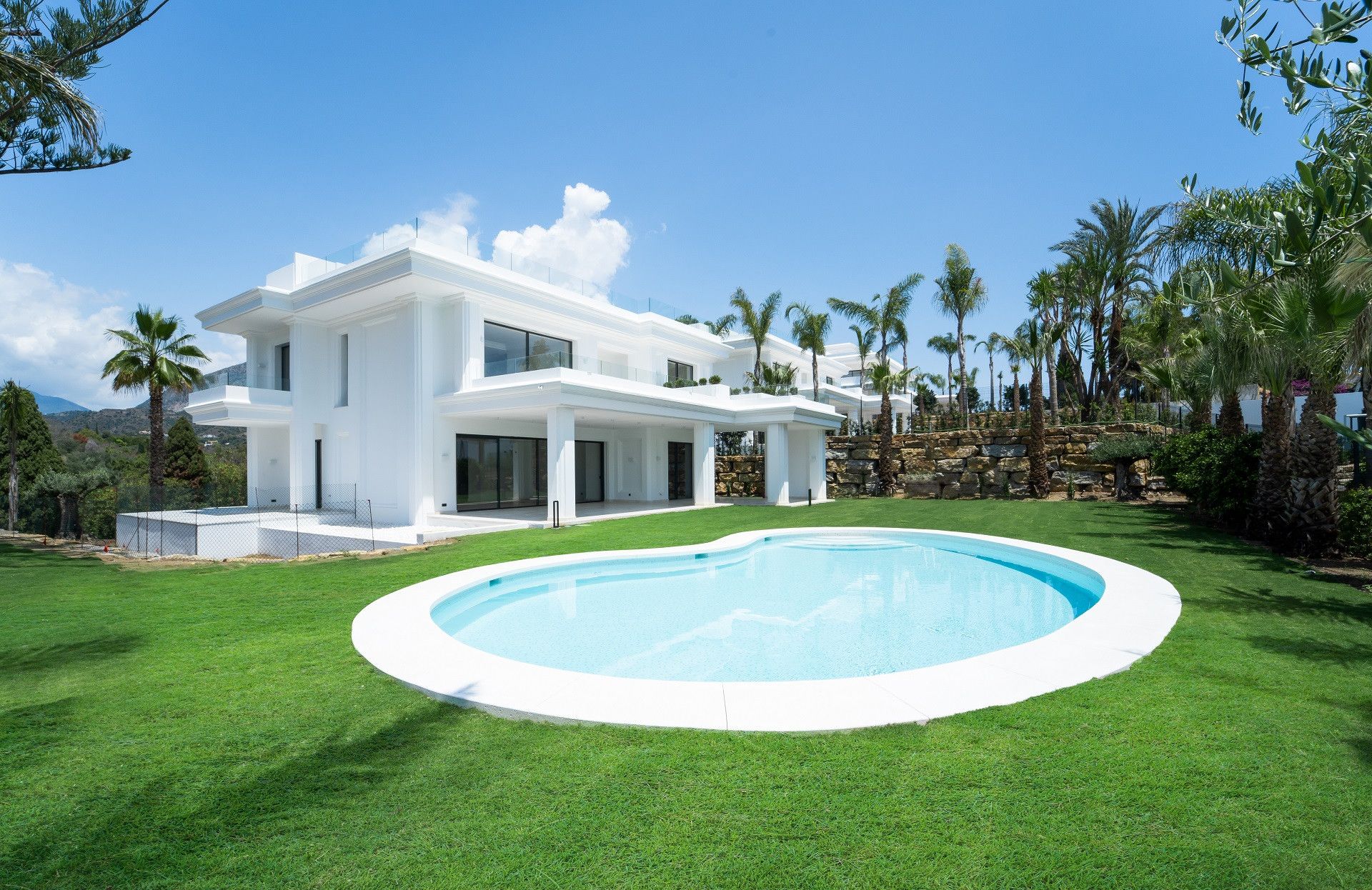 EXCLUSIVAS VILLAS INDEPENDIENTES EN CLUB LOMAS DE MARBELLA