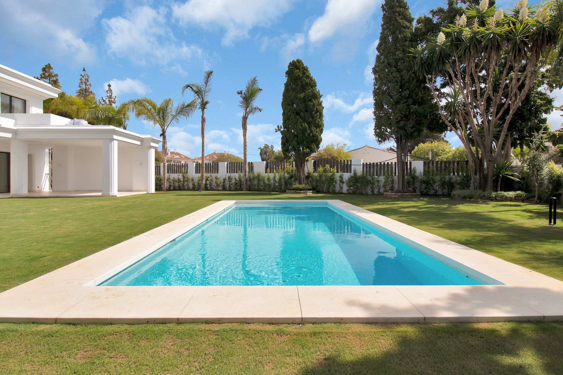 EXCLUSIVE DETACHED VILLAS IN LOMAS DE MARBELLA CLUB