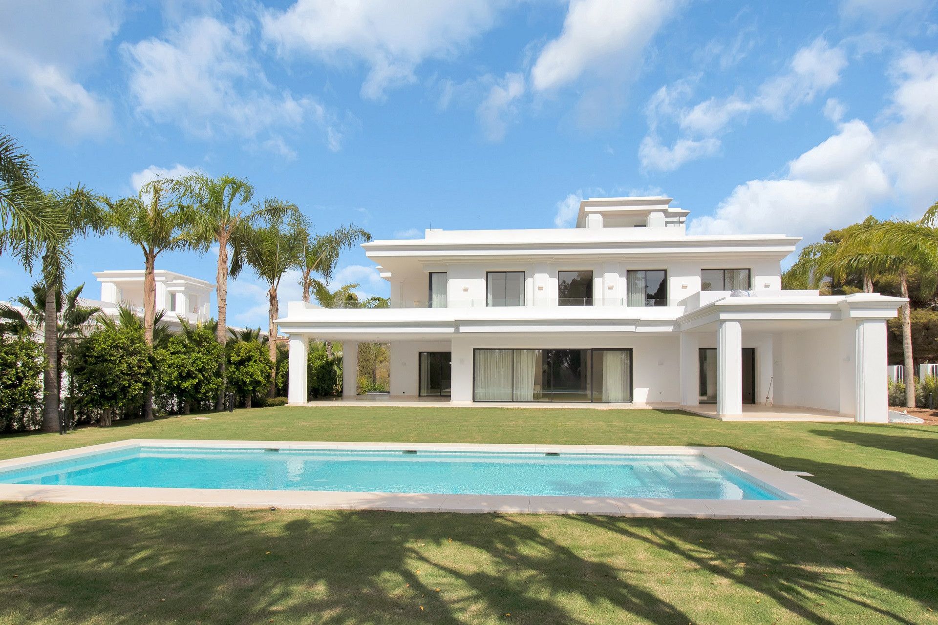 EXCLUSIVAS VILLAS INDEPENDIENTES EN CLUB LOMAS DE MARBELLA