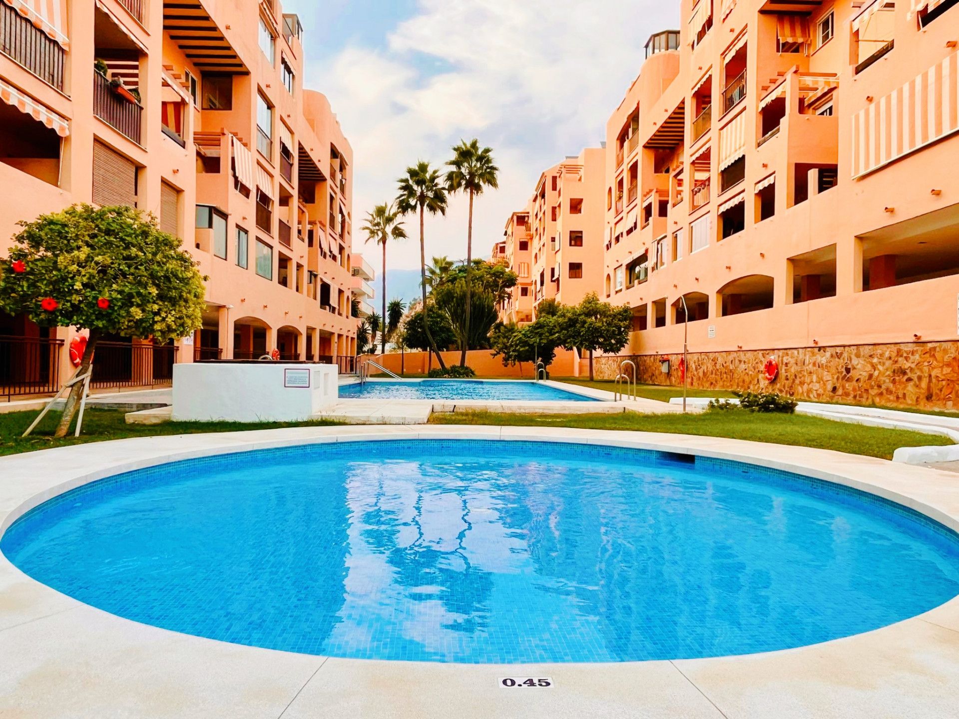 Apartamento familiar con piscina , zonas verde y pista de padel, en una de la mejores zonas de los Pacos, Fuengirola