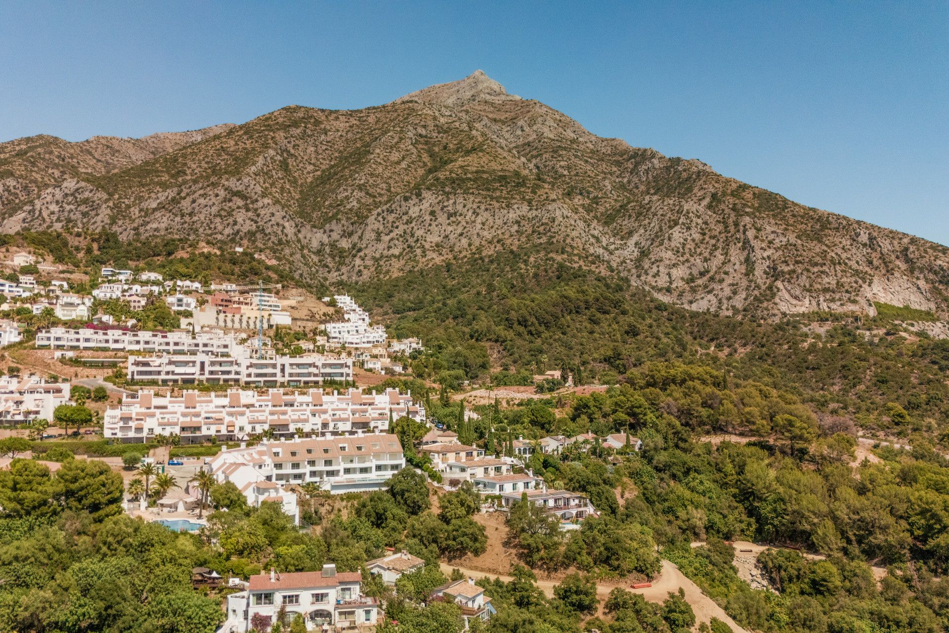 Villa con Vistas Impresionantes en Cerros del Lago, Cerca de Marbella