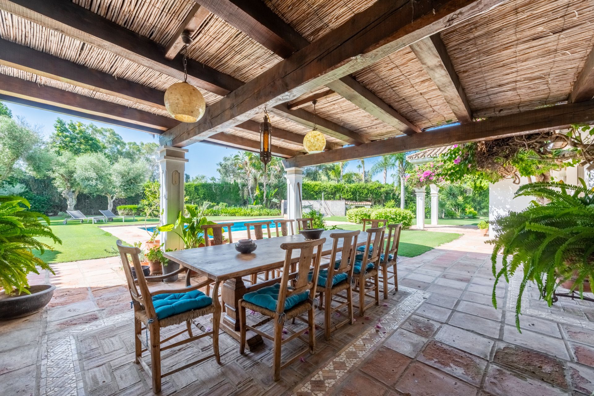 Encantadora villa de estilo andaluz en pleno corazón de la zona de los Reyes y Reinas, Sotogrande Costa.