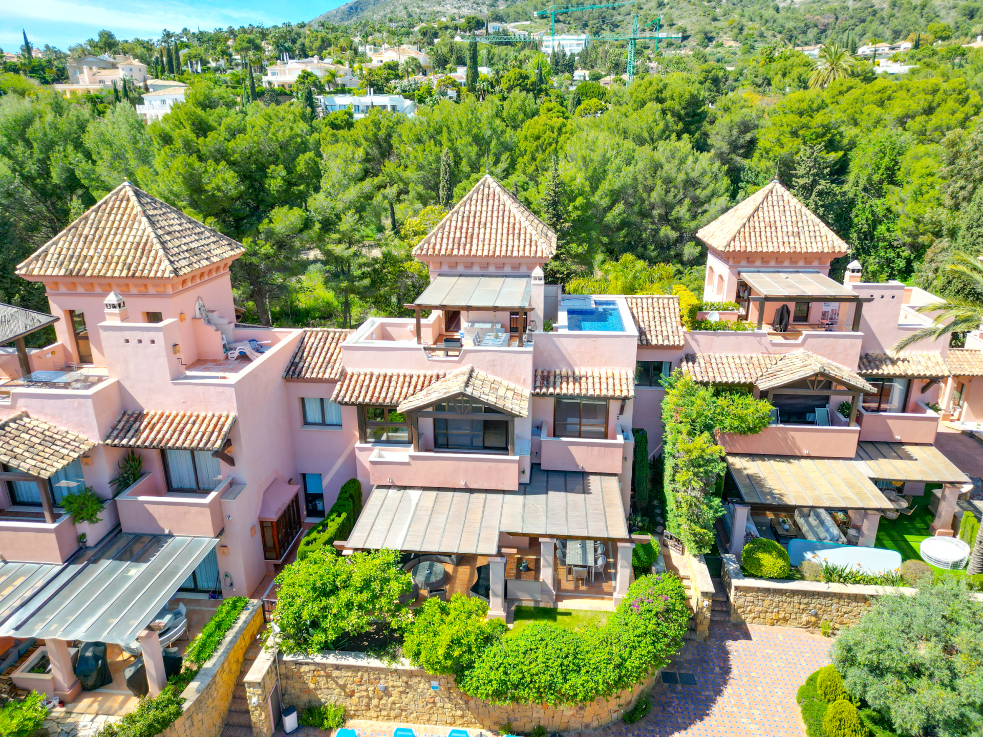 Luxury Town House in Cascada de Camojan, Marbella