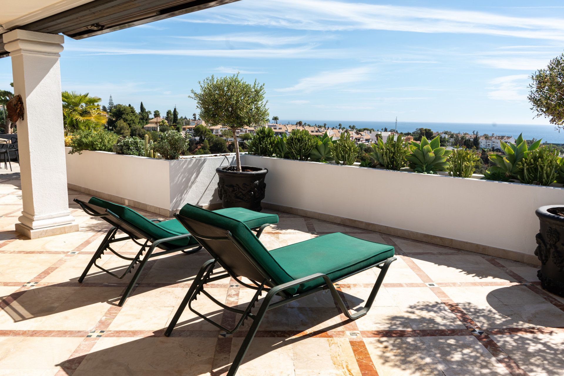 Ático Dúplex de Lujo con Vistas Panorámicas en Monte Paraíso Country Club