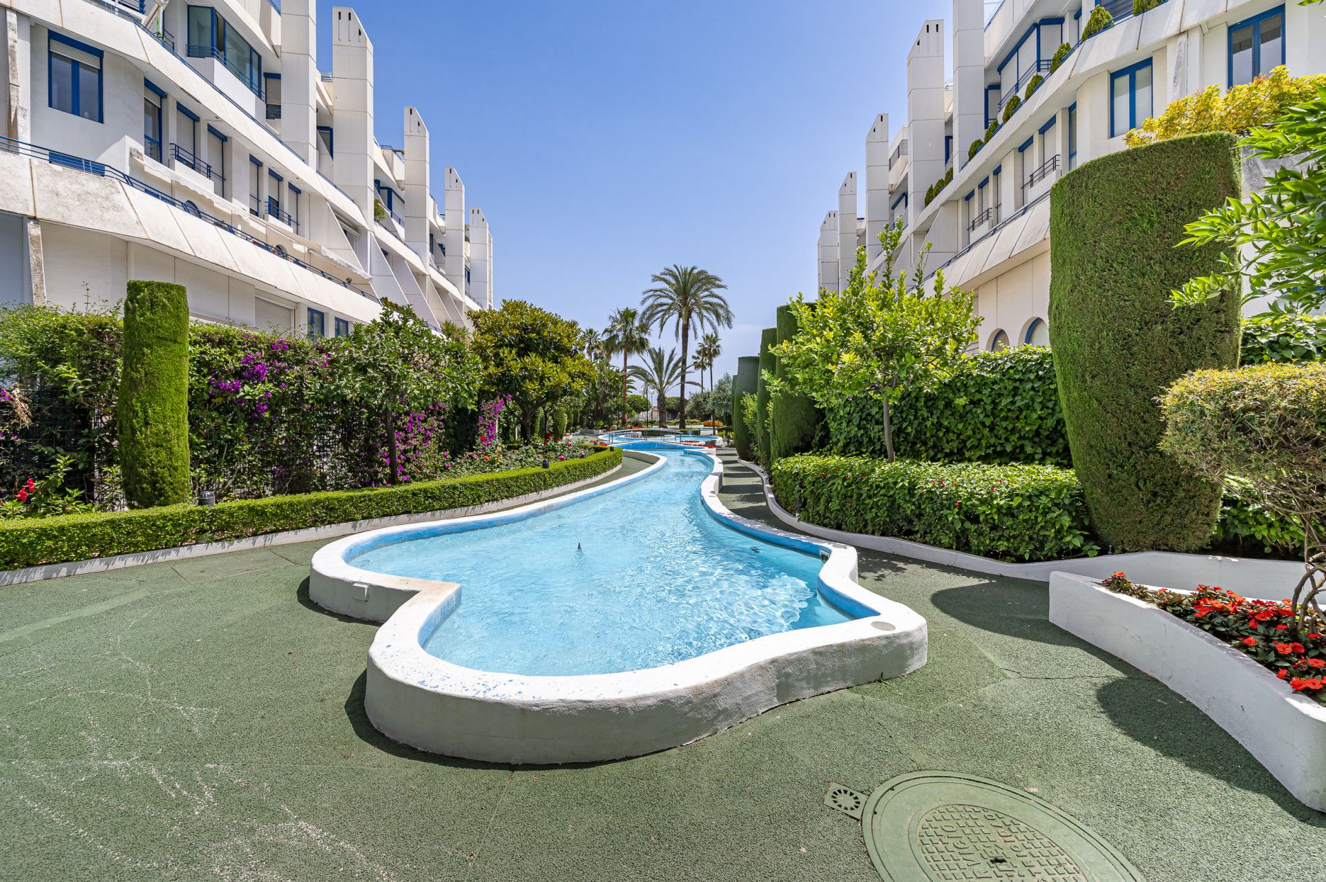 Exquisite 2-Bedroom Ground Floor Duplex in Marbella House – Prime Location Steps from the Beach