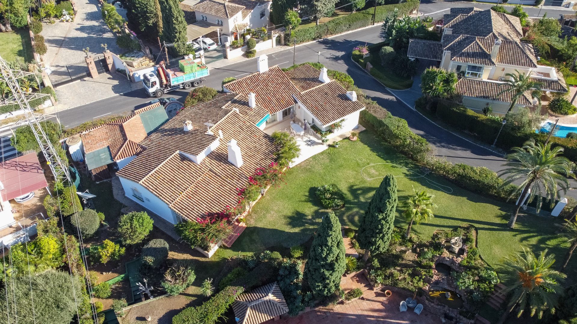 Fantastic Investment opportunity Charming one-story Villa on a spacious plot in one of Marbella's most sought-after urbanisations