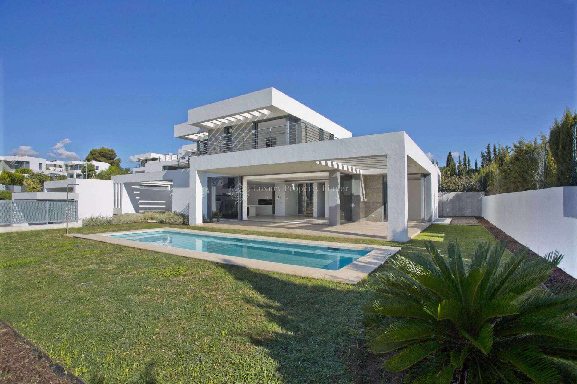 Villa for sale in Cancelada, Estepona