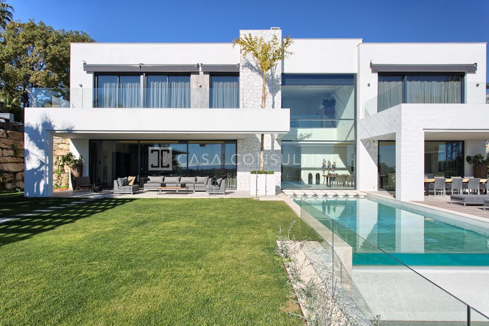 New built contemporary 5 bedroom villa in La Alqueria, Benahavis