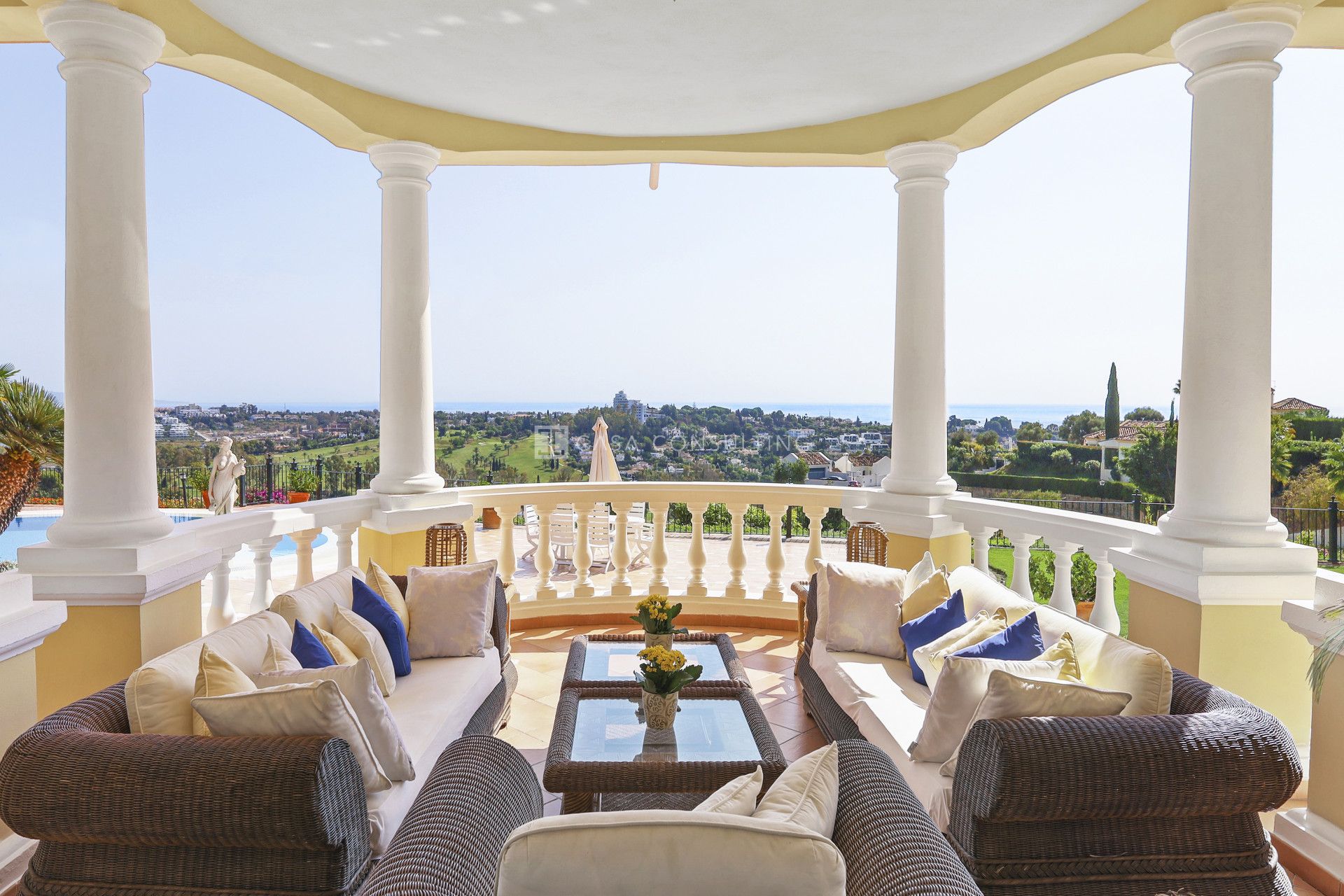 Spectacular panoramic 5 bedroom villa in Benahavis