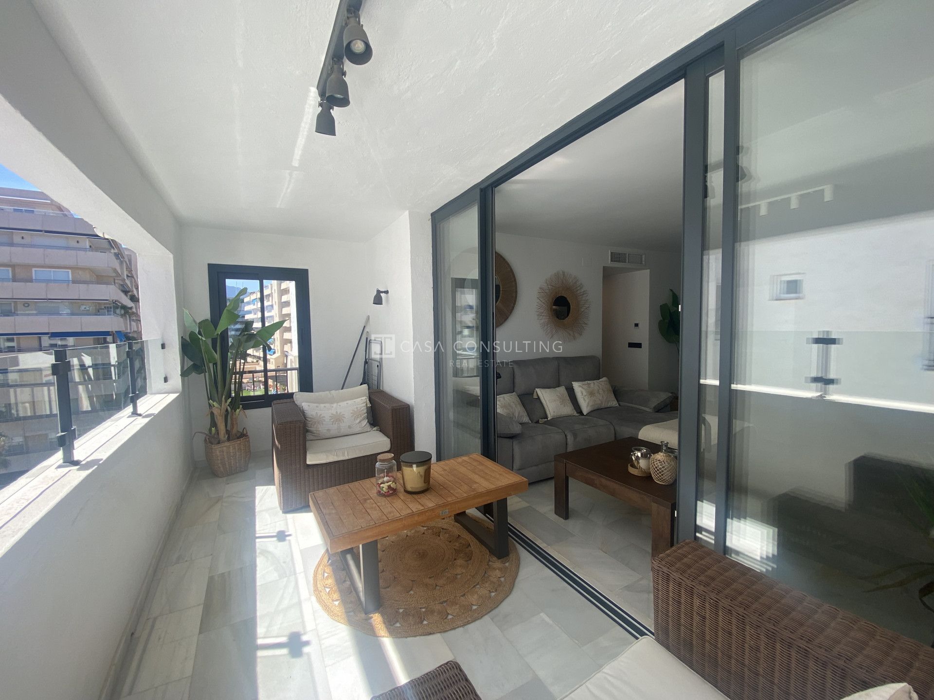 Refurbished apartment with sea views in the heart of Puerto Banus!
