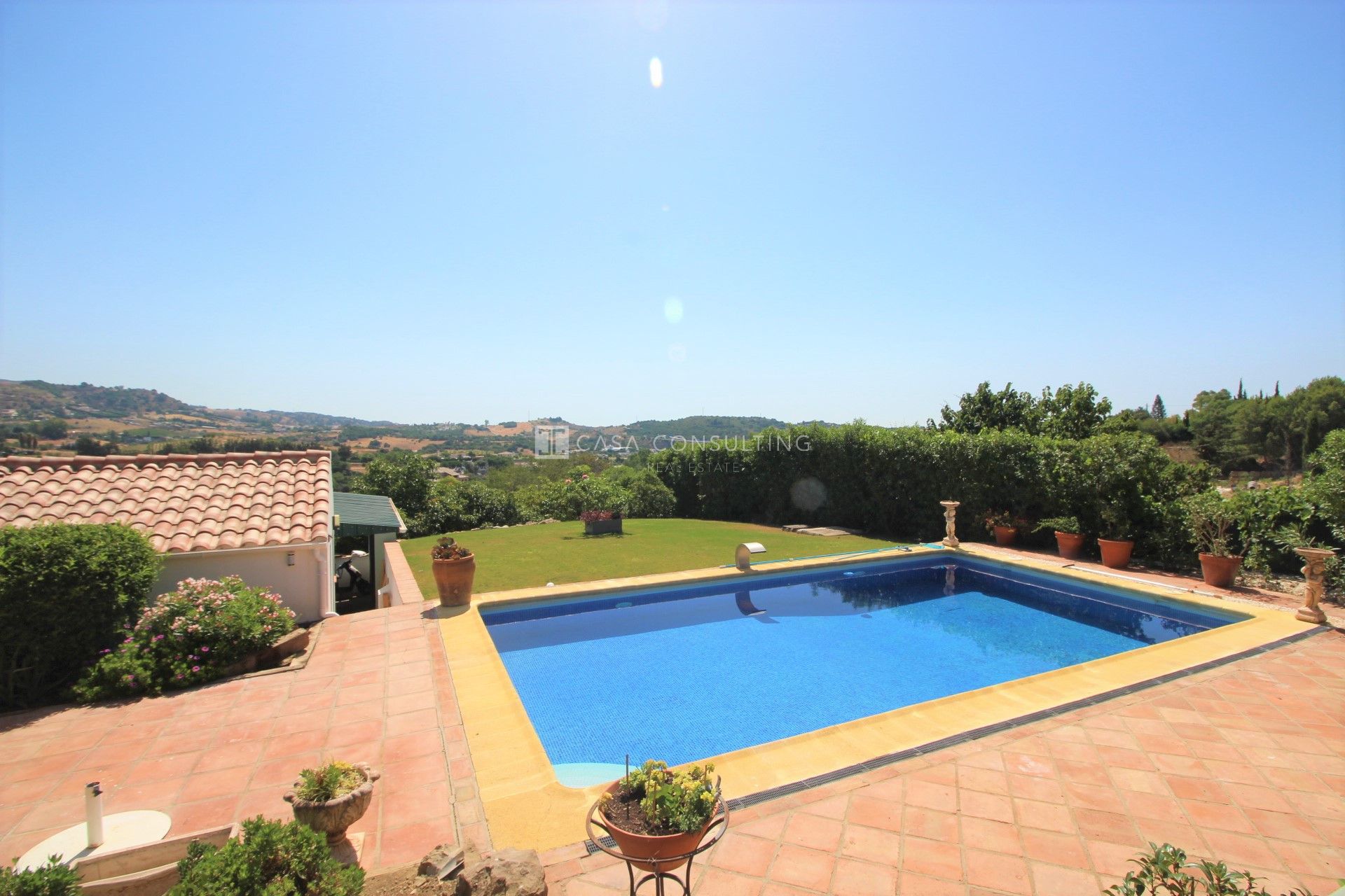 Large private villa with pool and extensive plot for sale in Estepona